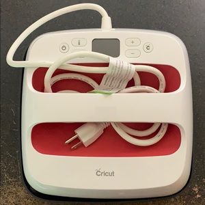 Cricut Easypress 2 9x9 with mat Raspberry